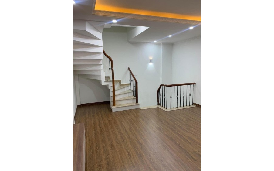 Cho thuê nhà nguyên căn tại ngõ 1395 Giải Phóng, 6 tâng, 35m2, 5P, giá 12.5 Triệu - ở, VP, KD đỉnh